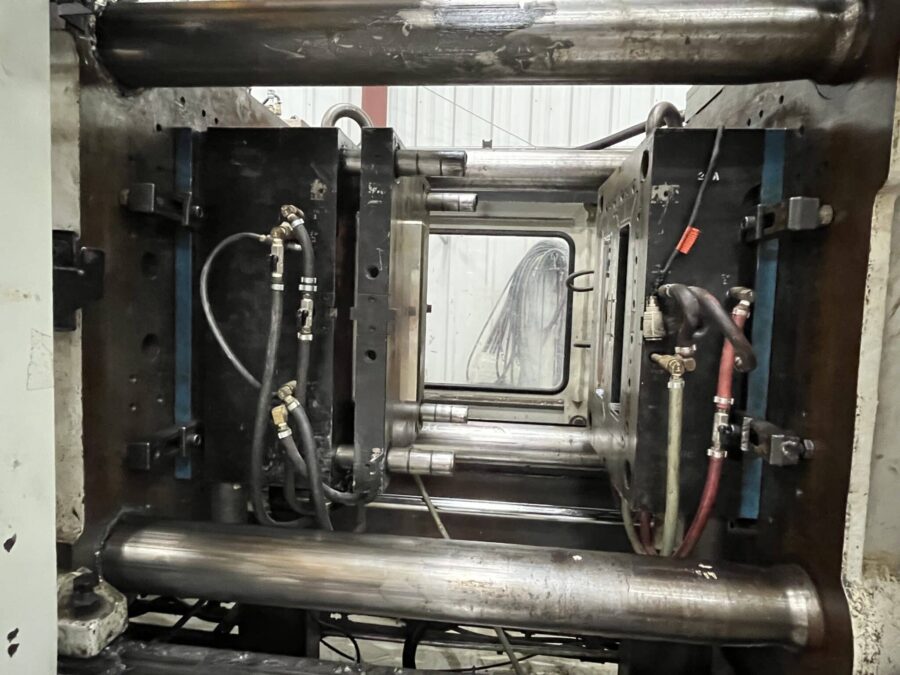 Custom Injection Molding—3 Common Methods for Part Ejection
